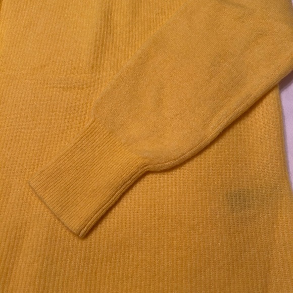 Banana Republic Aire Crew-Neck Sweater Yellow Size Small NWT - Picture 9 of 9